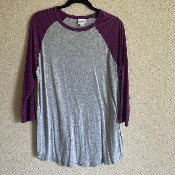 LuLaRoe Tops - LuLaRoe Randy Women's T-shirt